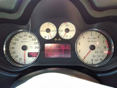 Alfa Romeo 147 1.6 16V TS (105) 5 porte Distinctive (7)