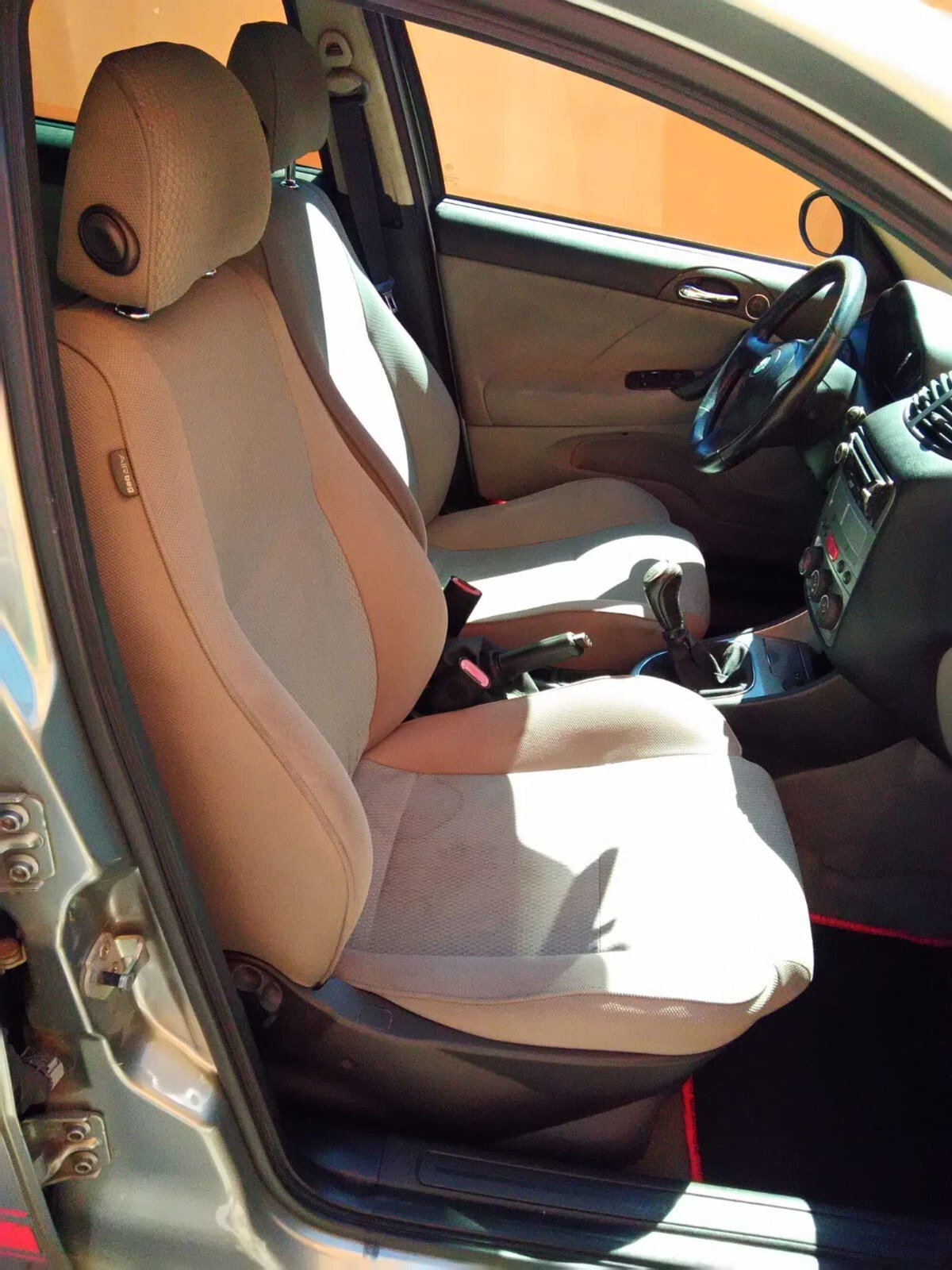 Alfa Romeo 147 1.6 16V TS (105) 5 porte Distinctive (8)