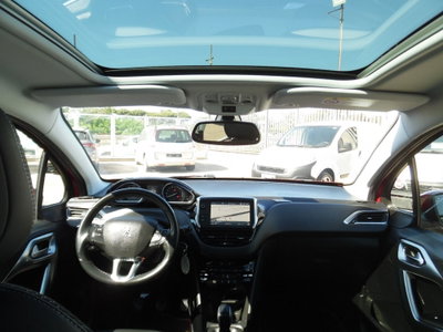 Peugeot 2008 BlueHDi 100 S&S Allure (11)