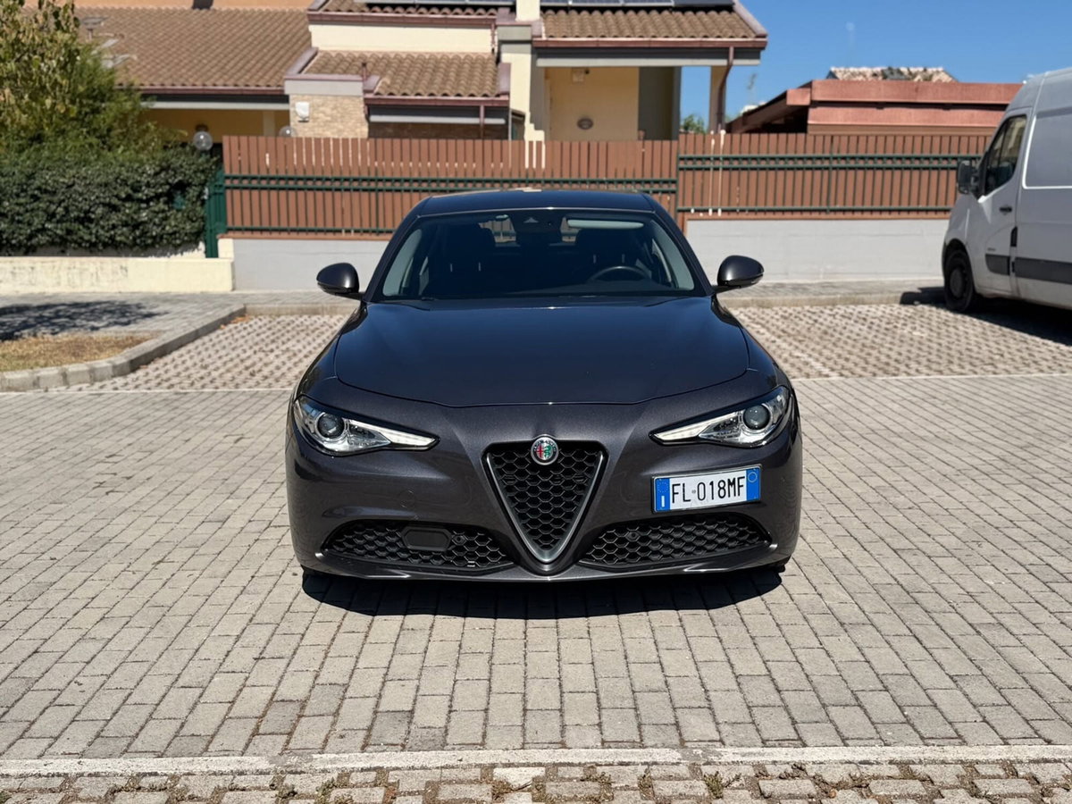 Alfa Romeo Giulia 2.2 Turbodiesel 180 CV AT8 AWD Q4 Super (2)