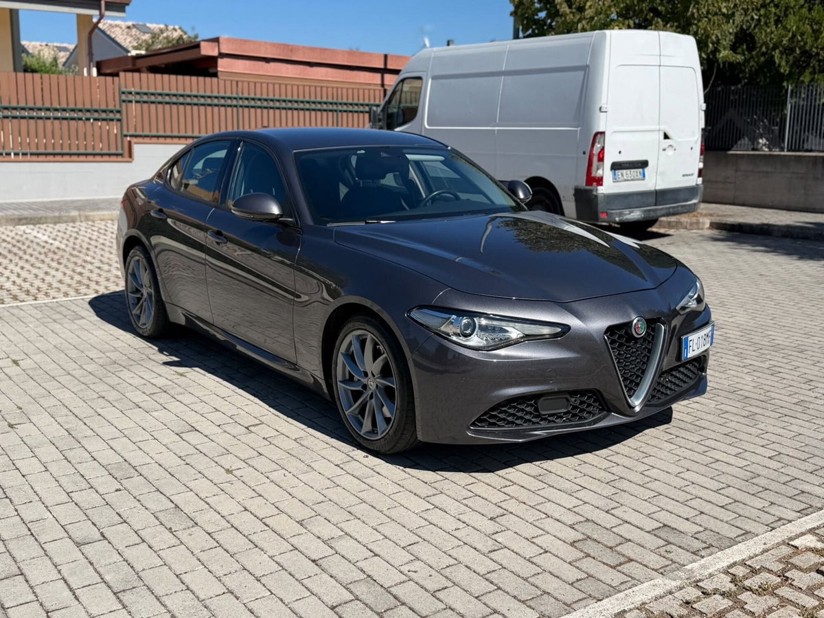 Alfa Romeo Giulia 2.2 Turbodiesel 180 CV AT8 AWD Q4 Super (3)