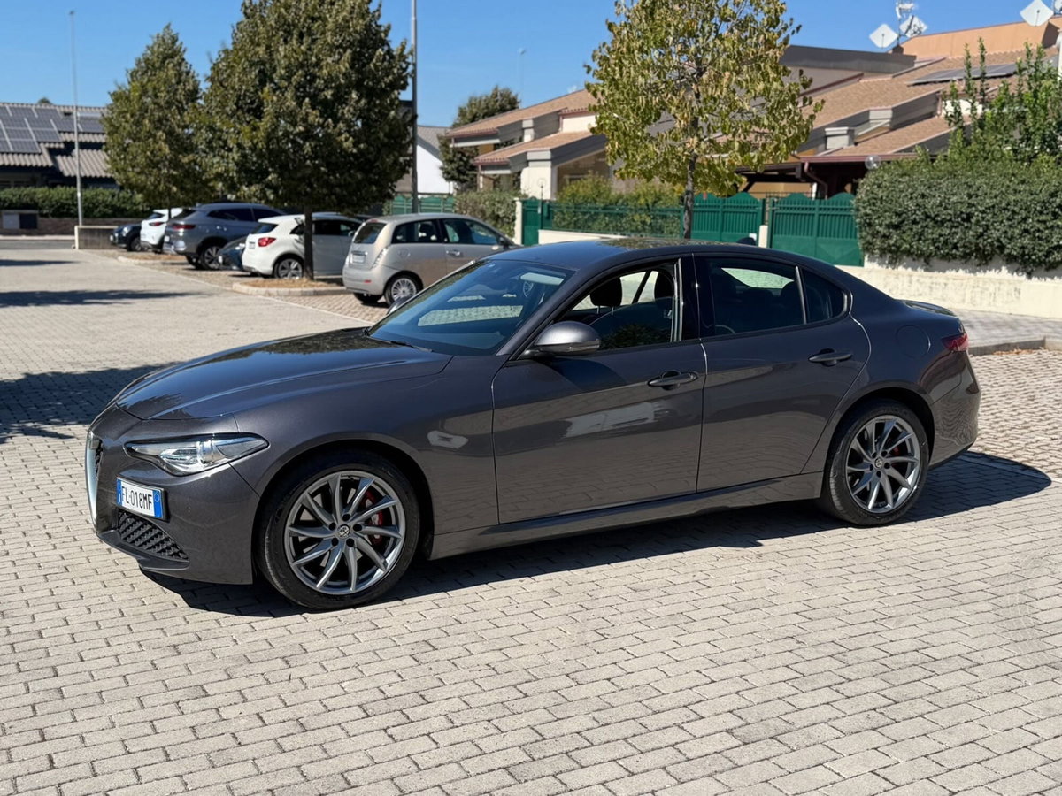 Alfa Romeo Giulia 2.2 Turbodiesel 180 CV AT8 AWD Q4 Super (4)