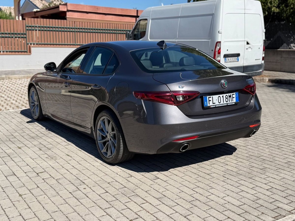 Alfa Romeo Giulia 2.2 Turbodiesel 180 CV AT8 AWD Q4 Super (5)