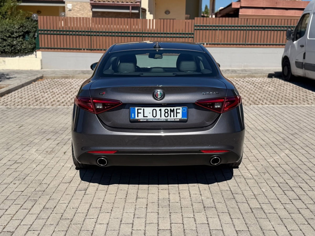 Alfa Romeo Giulia 2.2 Turbodiesel 180 CV AT8 AWD Q4 Super (6)