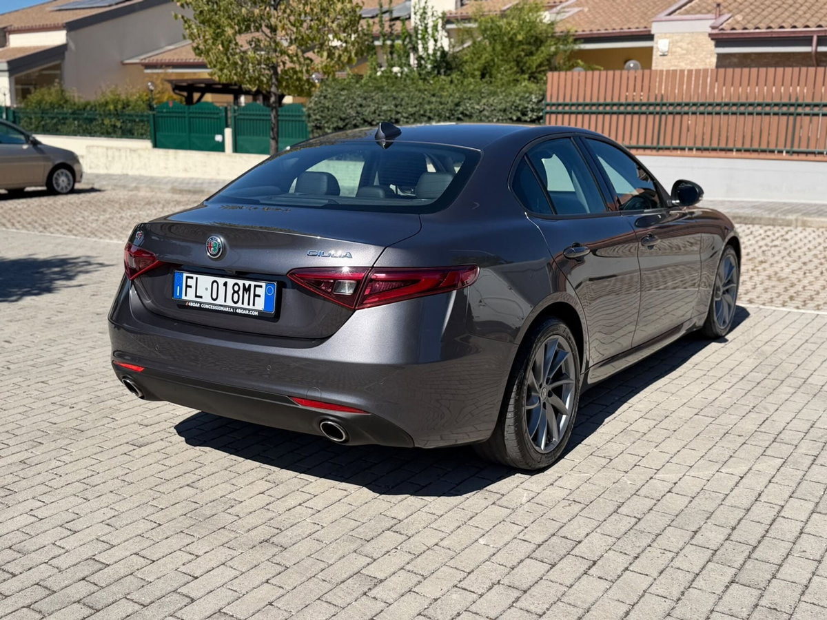 Alfa Romeo Giulia 2.2 Turbodiesel 180 CV AT8 AWD Q4 Super (7)