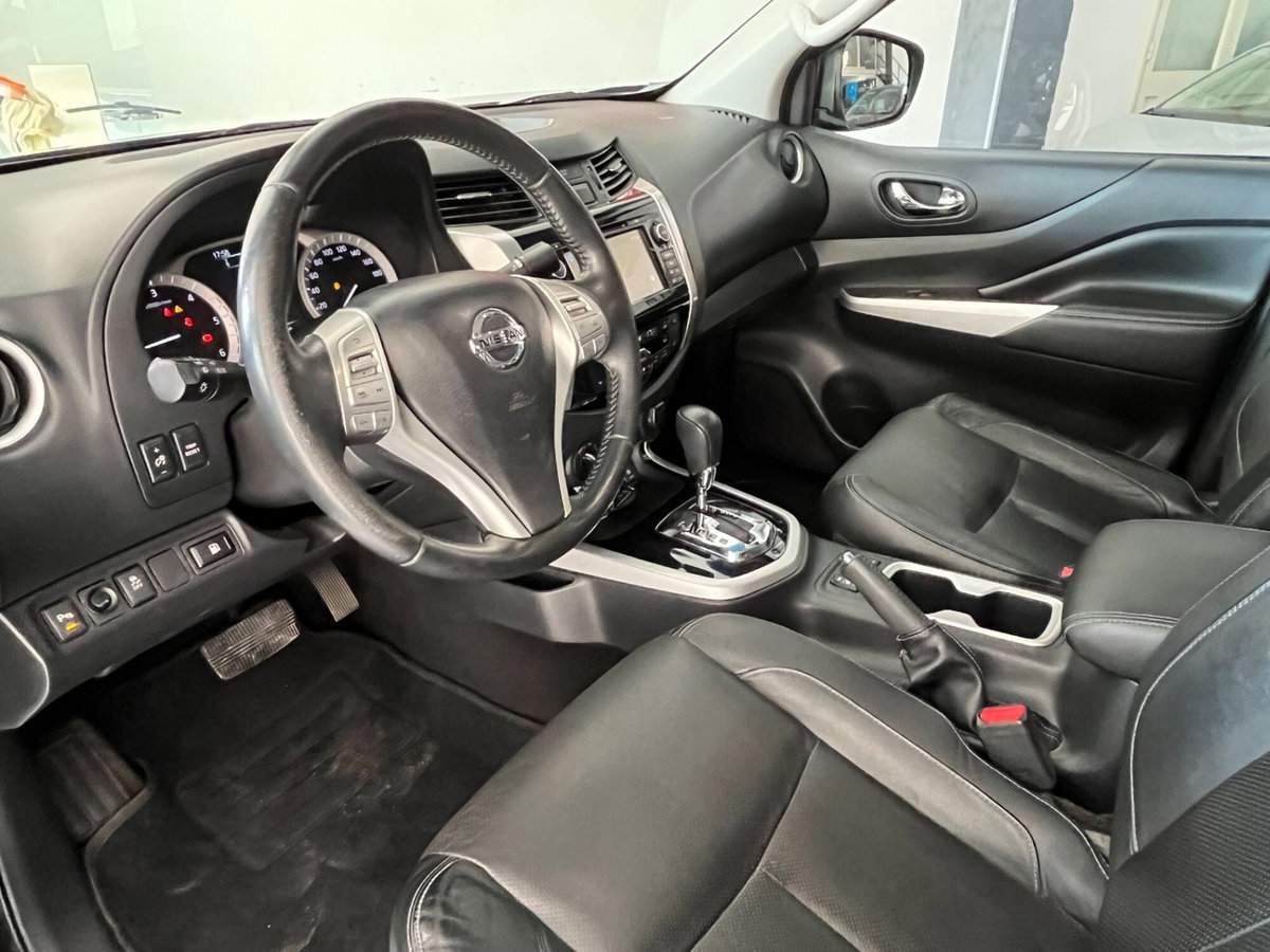 Nissan Navara 2.3 dCi 190 CV 7AT 4WD Double Cab N-Connecta (11)