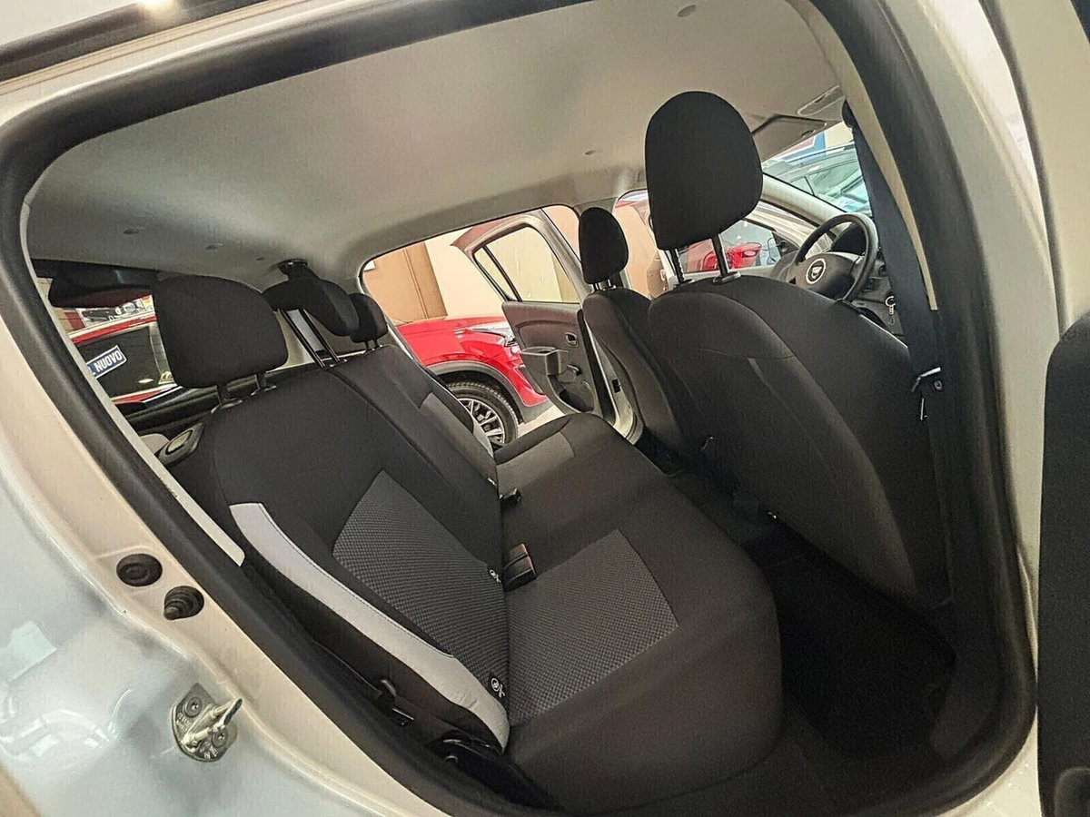 Dacia Sandero 1.5 dCi 8V 75CV Lauréate N1 (10)