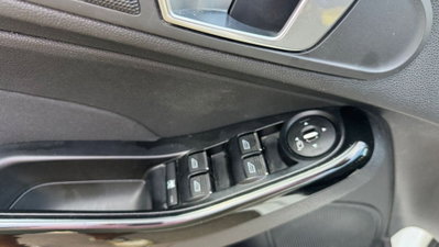 Ford Fiesta 1.5 TDCi 75CV 5 porte Titanium (18)
