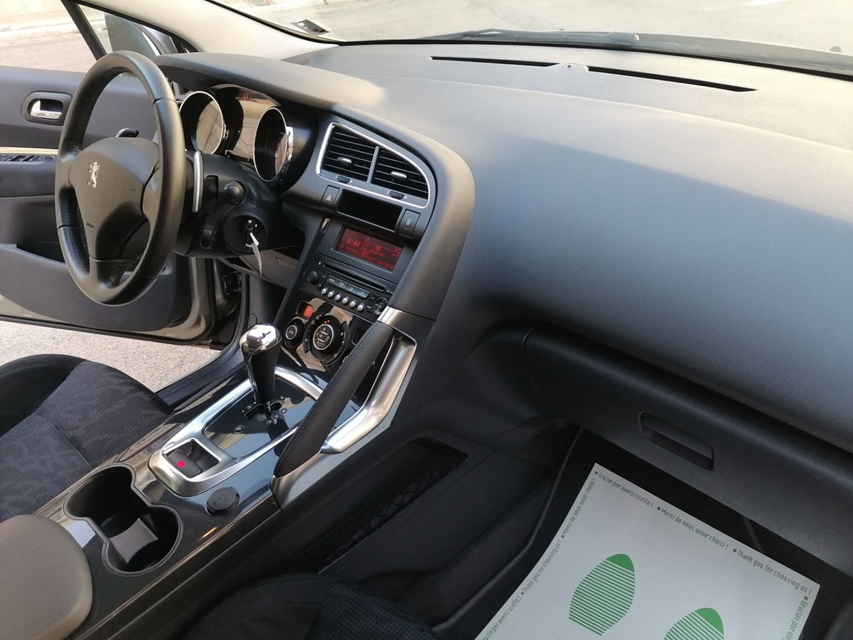 Peugeot 3008 1.6 e-HDi 112CV cambio robotizzato Stop&Start Tecno (9)