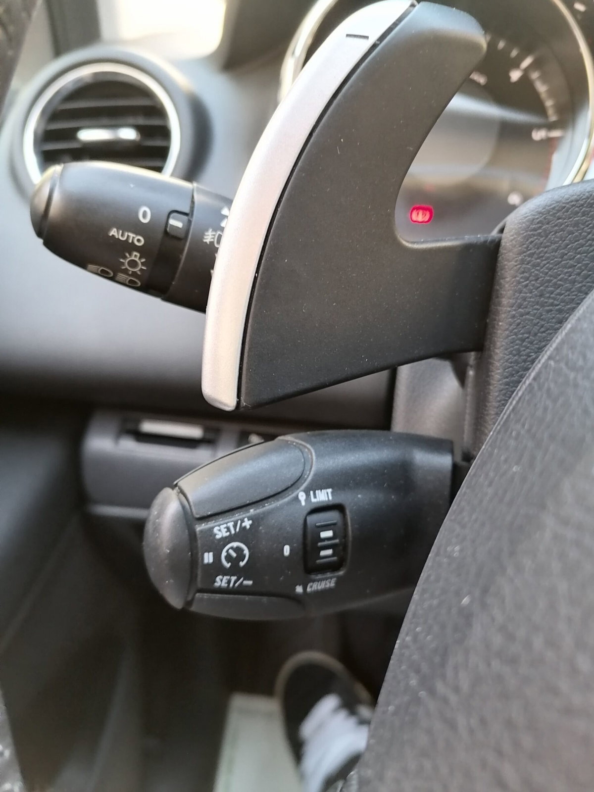 Peugeot 3008 1.6 e-HDi 112CV cambio robotizzato Stop&Start Tecno (11)