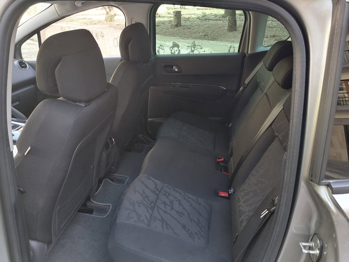 Peugeot 3008 1.6 e-HDi 112CV cambio robotizzato Stop&Start Tecno (12)