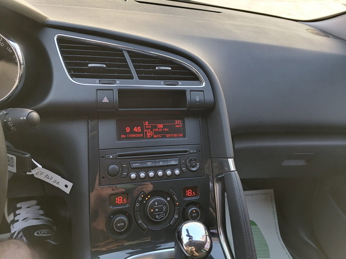 Peugeot 3008 1.6 e-HDi 112CV cambio robotizzato Stop&Start Tecno (13)