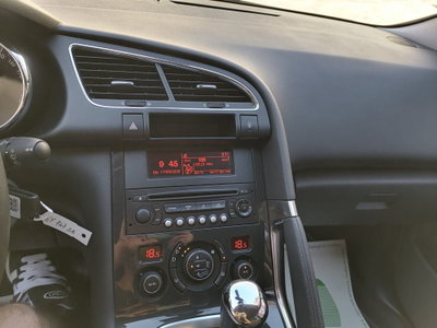 Peugeot 3008 1.6 e-HDi 112CV cambio robotizzato Stop&Start Tecno (13)