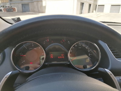 Peugeot 3008 1.6 e-HDi 112CV cambio robotizzato Stop&Start Tecno (17)