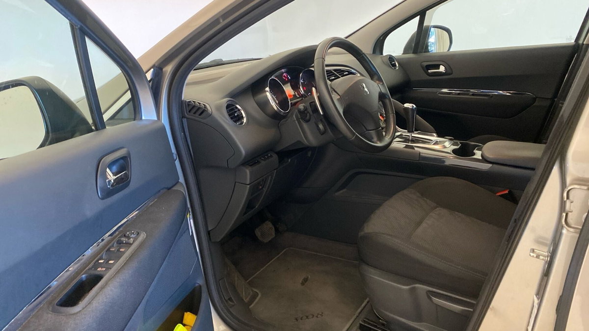 Peugeot 3008 1.6 e-HDi 112CV cambio robotizzato Stop&Start Tecno (4)