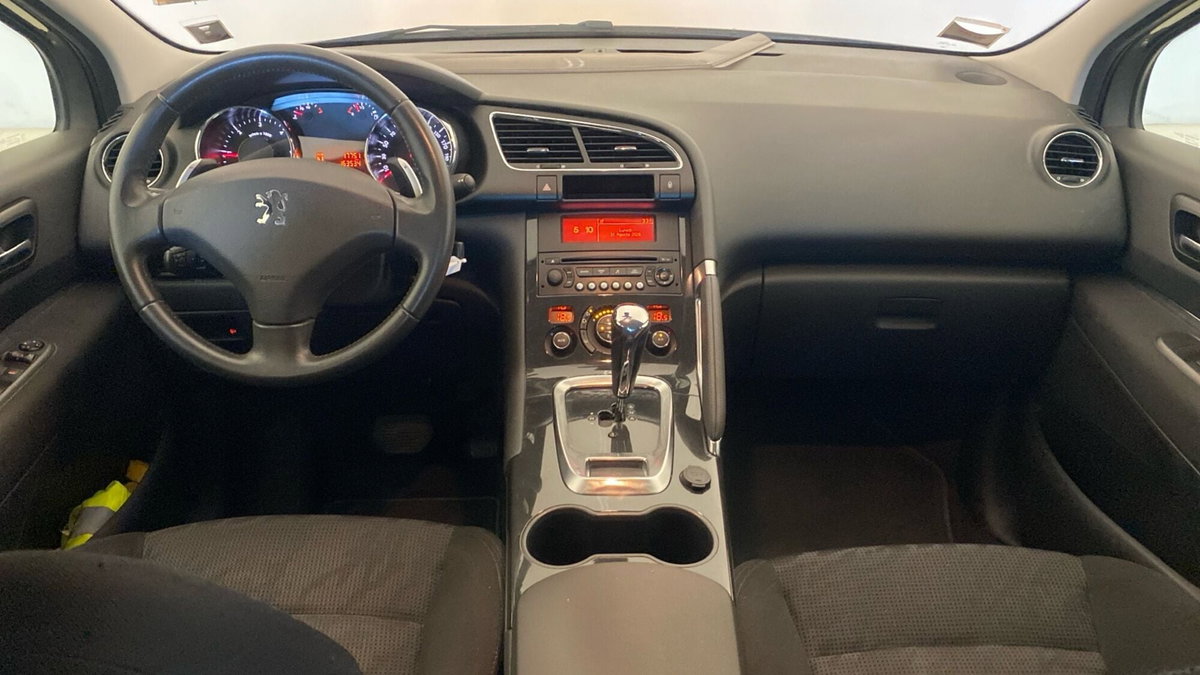 Peugeot 3008 1.6 e-HDi 112CV cambio robotizzato Stop&Start Tecno (5)