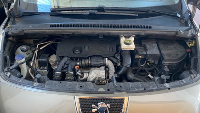 Peugeot 3008 1.6 e-HDi 112CV cambio robotizzato Stop&Start Tecno (8)