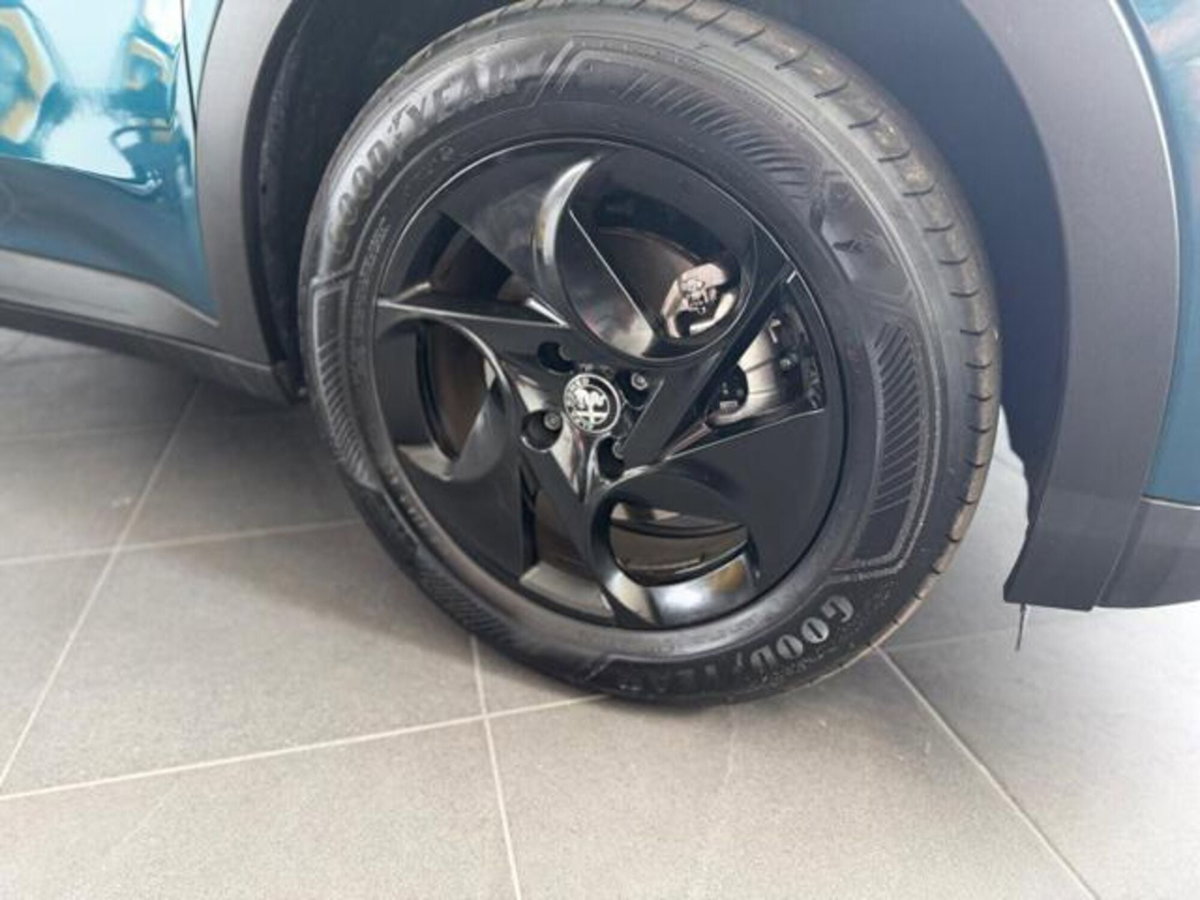 Alfa Romeo Junior 1.2 ibrida 145cv edct6 (4)