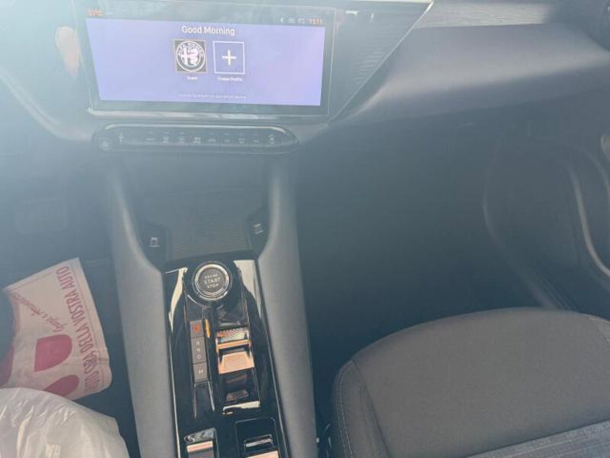 Alfa Romeo Junior 1.2 ibrida 145cv edct6 (8)