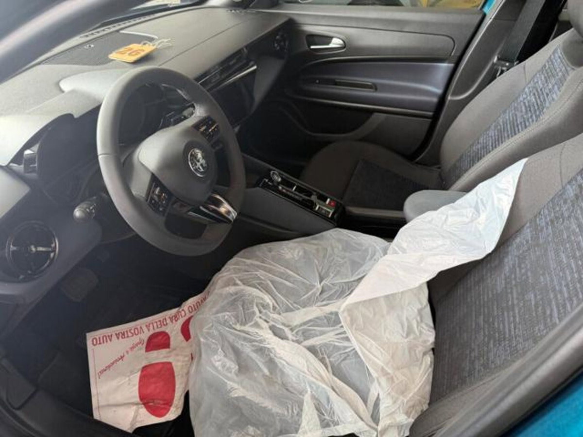 Alfa Romeo Junior 1.2 ibrida 145cv edct6 (9)