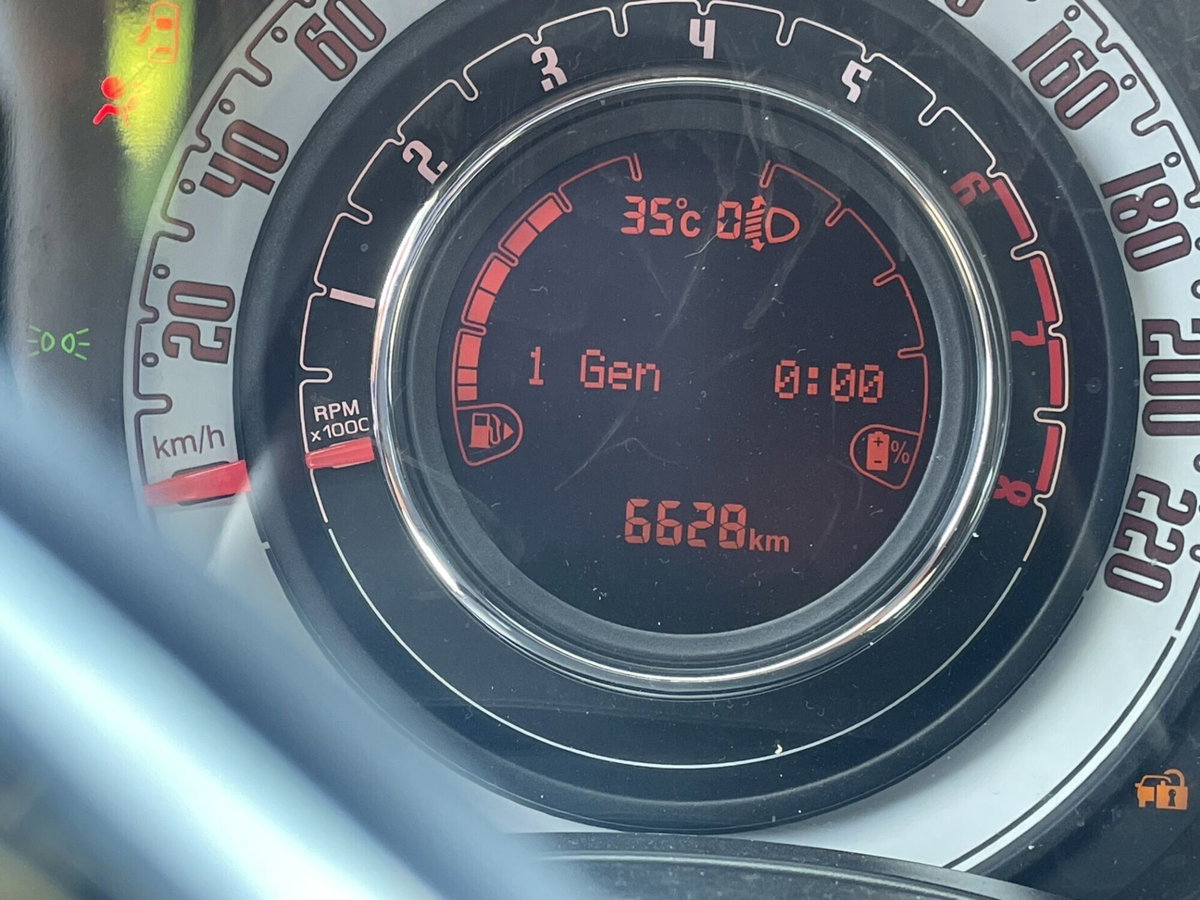 Fiat 500 1.0 Hybrid Connect (9)