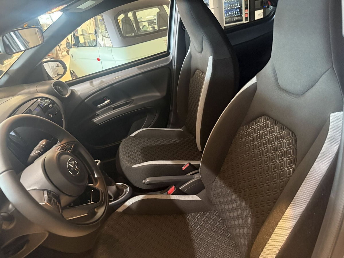 Toyota Aygo X 1.0 Trend 72cv (10)