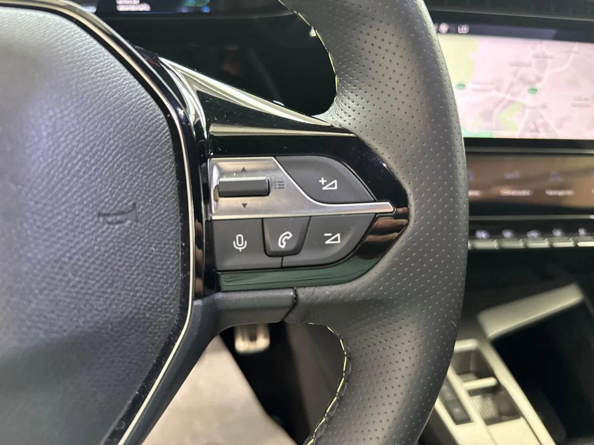 Peugeot 408 1.2 hybrid GT 136cv e-dsc6 (13)