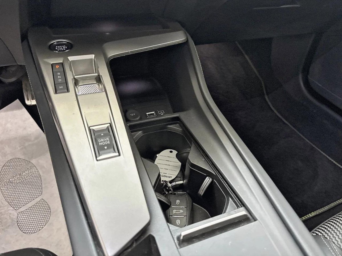 Peugeot 408 1.2 hybrid GT 136cv e-dsc6 (7)