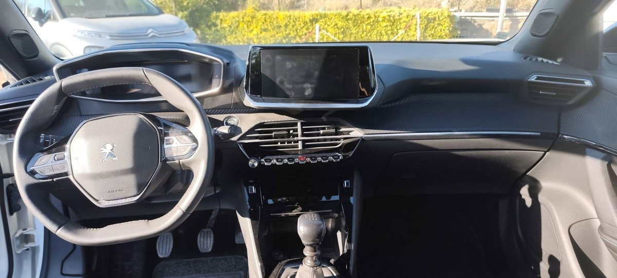 Peugeot 2008 1.2 turbo Allure 100cv (10)
