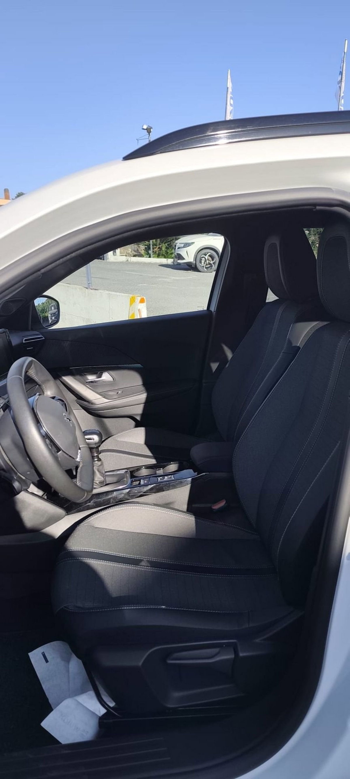 Peugeot 2008 1.2 turbo Allure 100cv (12)