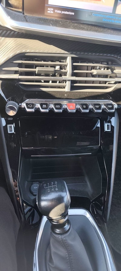 Peugeot 2008 1.2 turbo Allure 100cv (13)