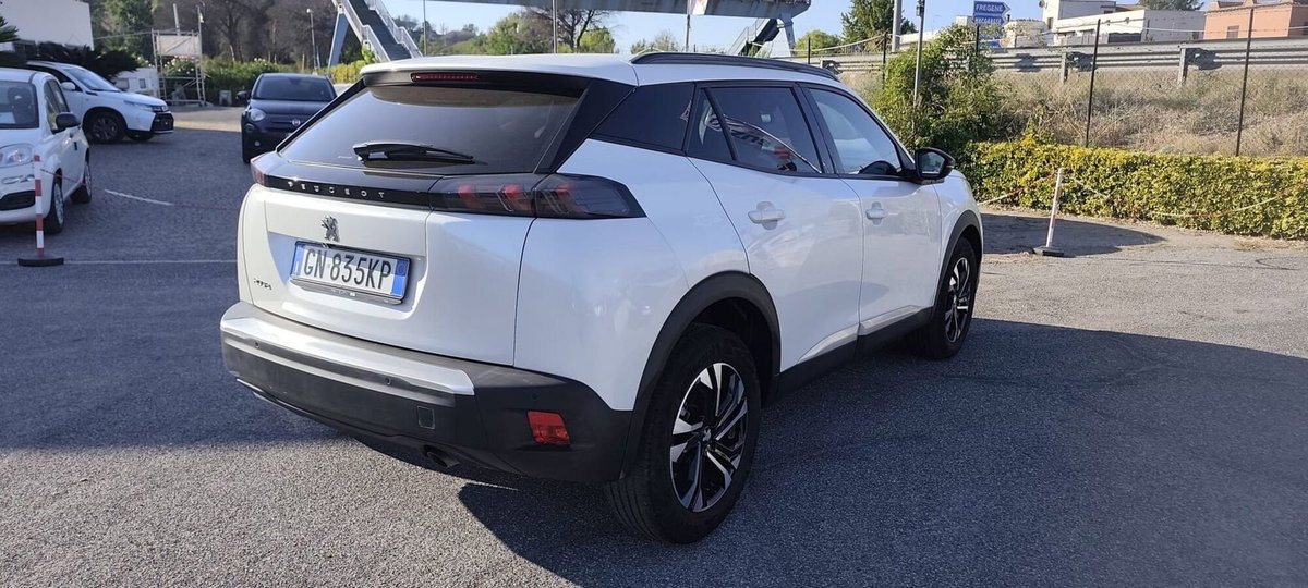 Peugeot 2008 1.2 turbo Allure 100cv (6)