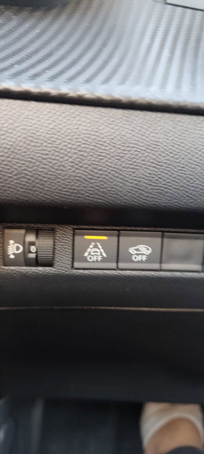 Peugeot 2008 1.2 turbo Allure 100cv (7)