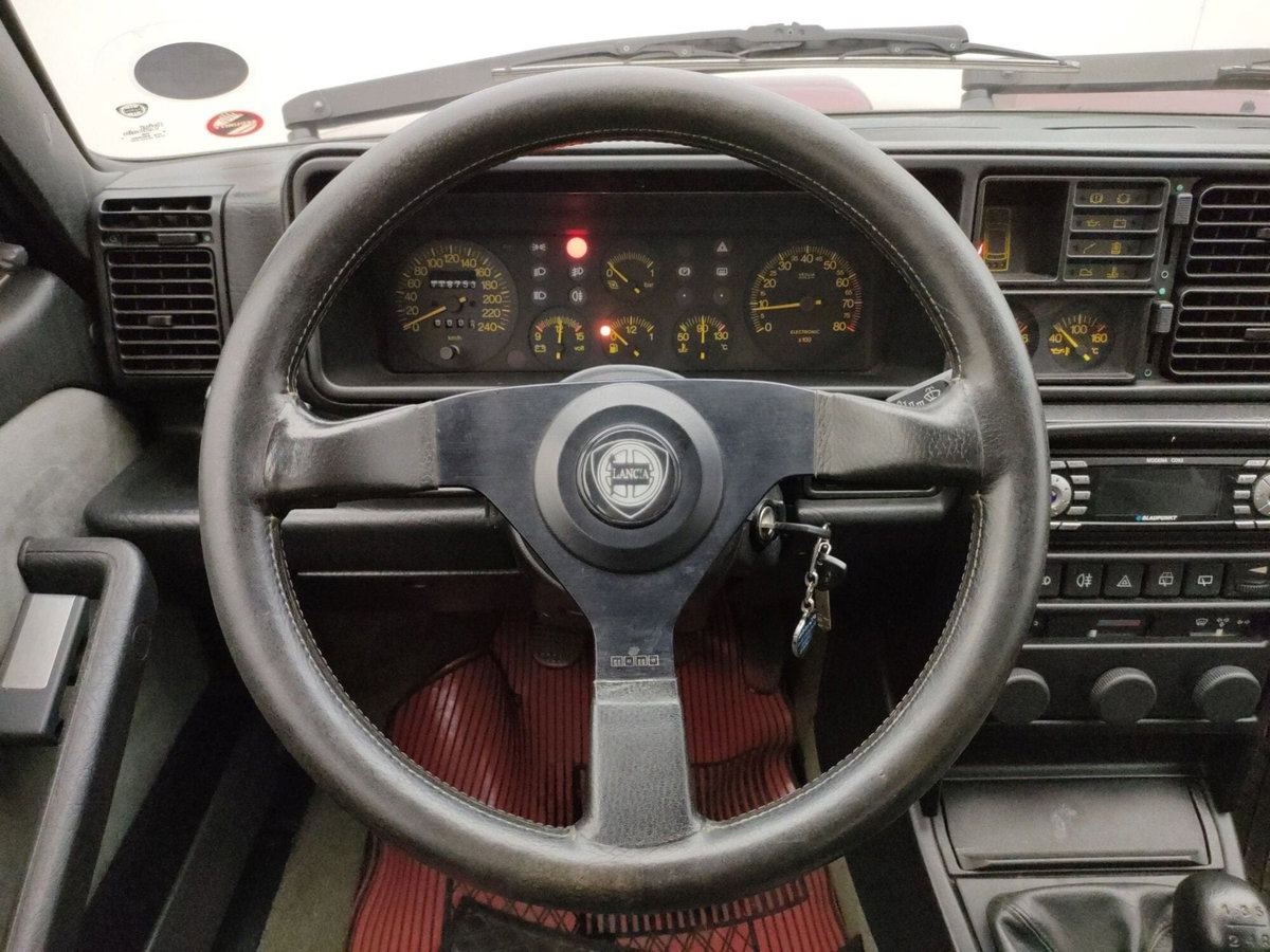 Lancia Delta turbo HF 4WD (10)