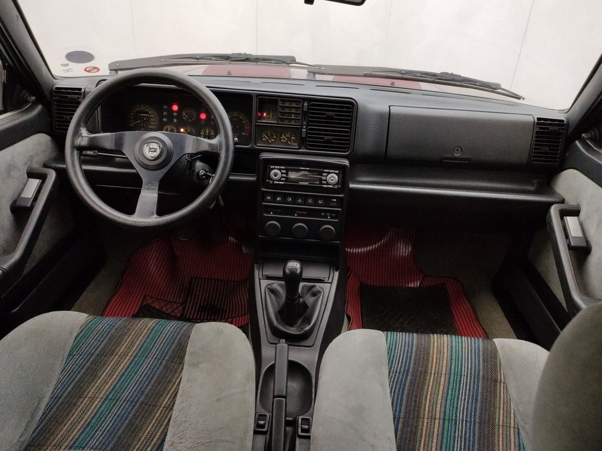 Lancia Delta turbo HF 4WD (13)