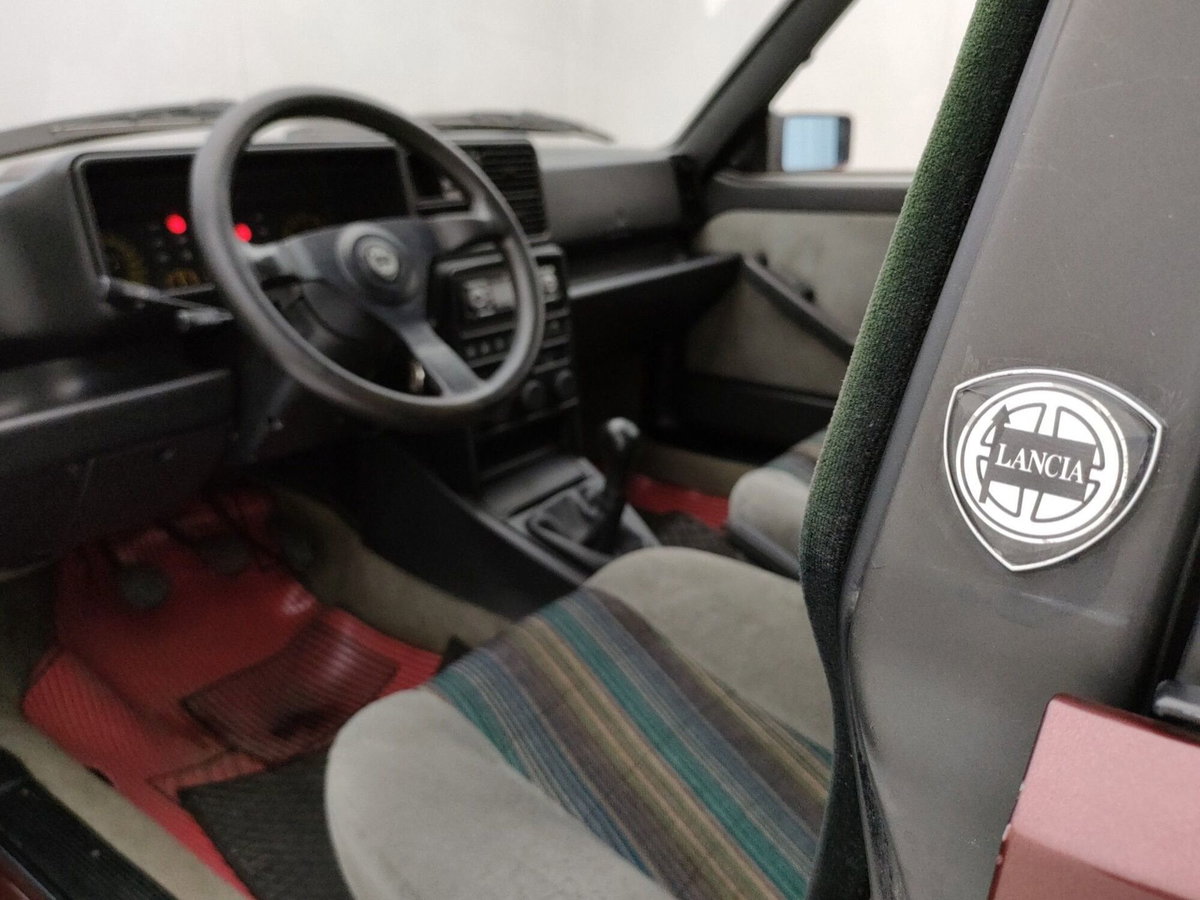 Lancia Delta turbo HF 4WD (17)