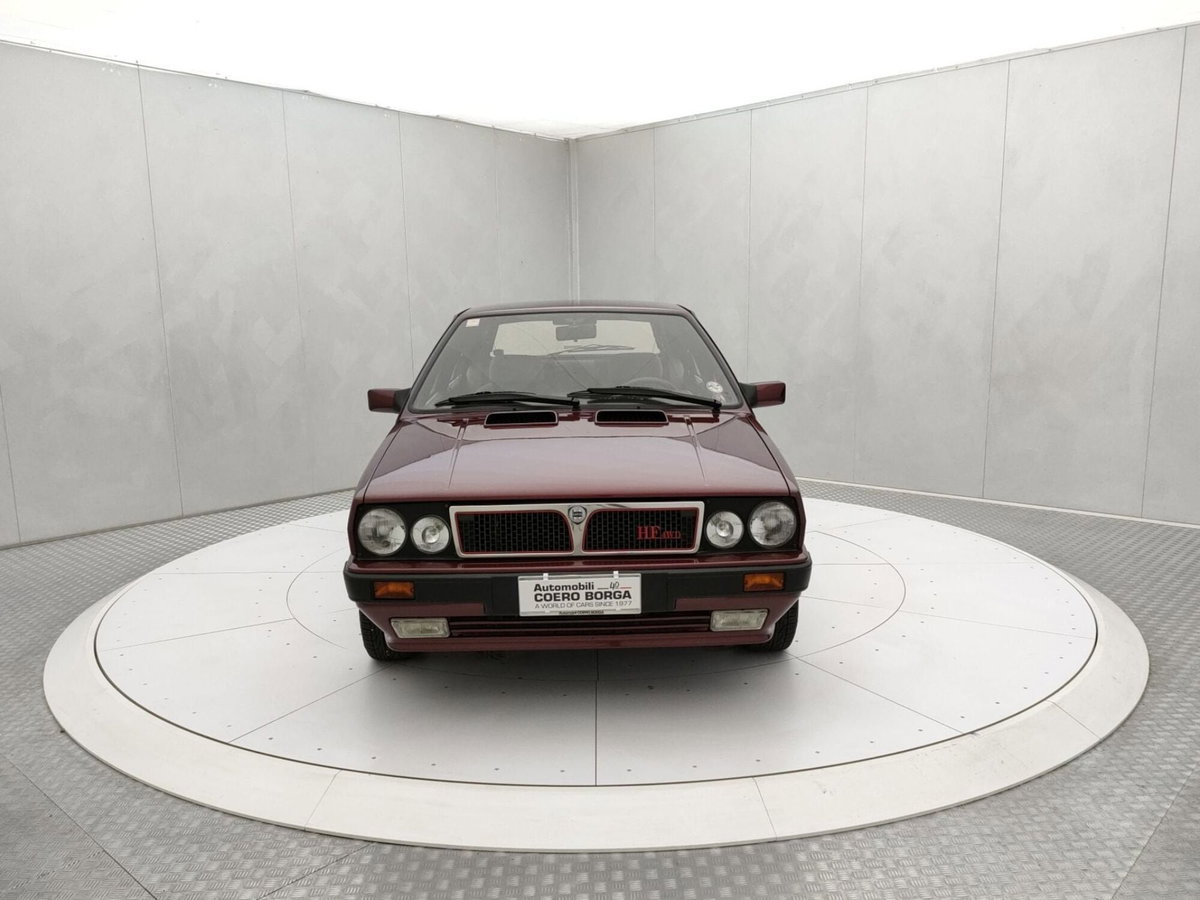 Lancia Delta turbo HF 4WD (2)