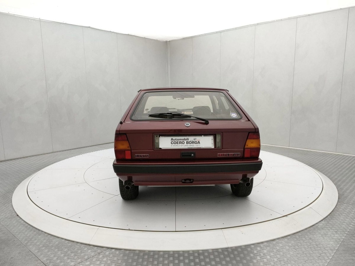 Lancia Delta turbo HF 4WD (5)