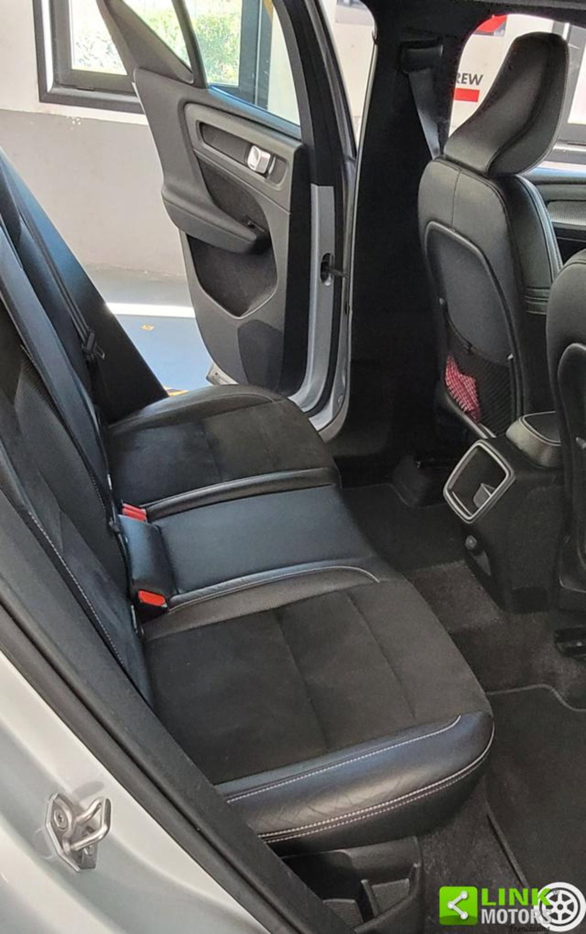 Volvo XC40 D4 AWD Geartronic R-design (12)