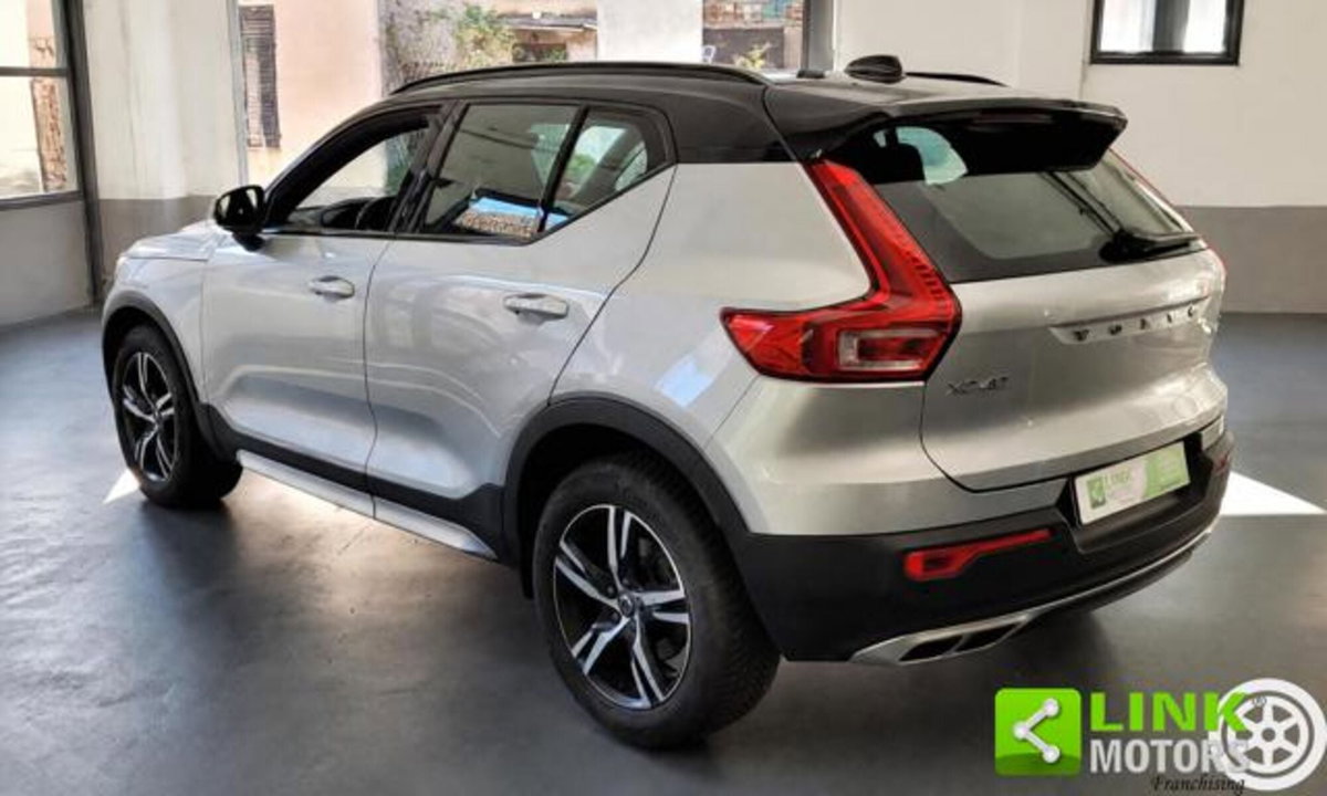 Volvo XC40 D4 AWD Geartronic R-design (3)