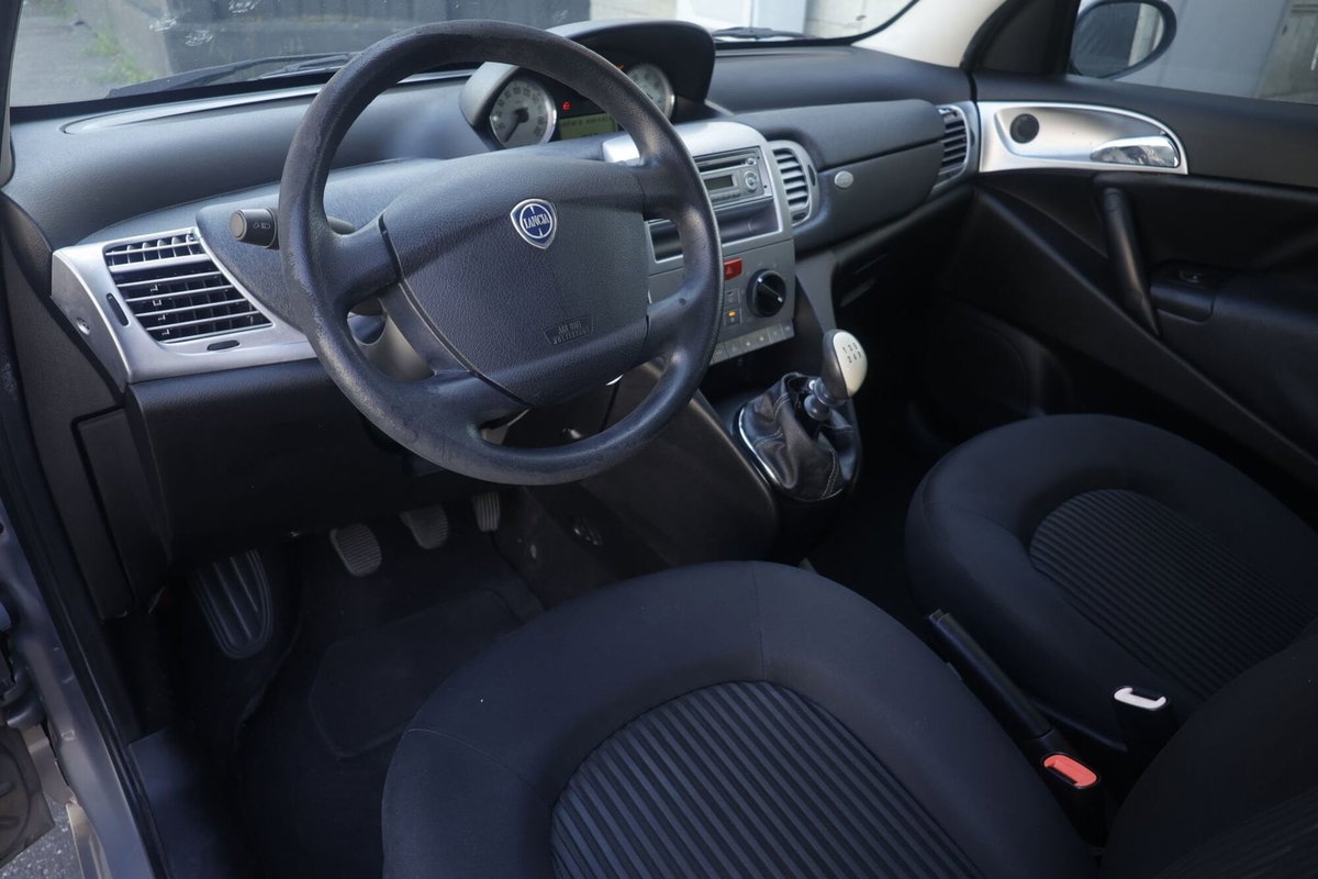 Lancia Ypsilon 1.2 Platino (14)