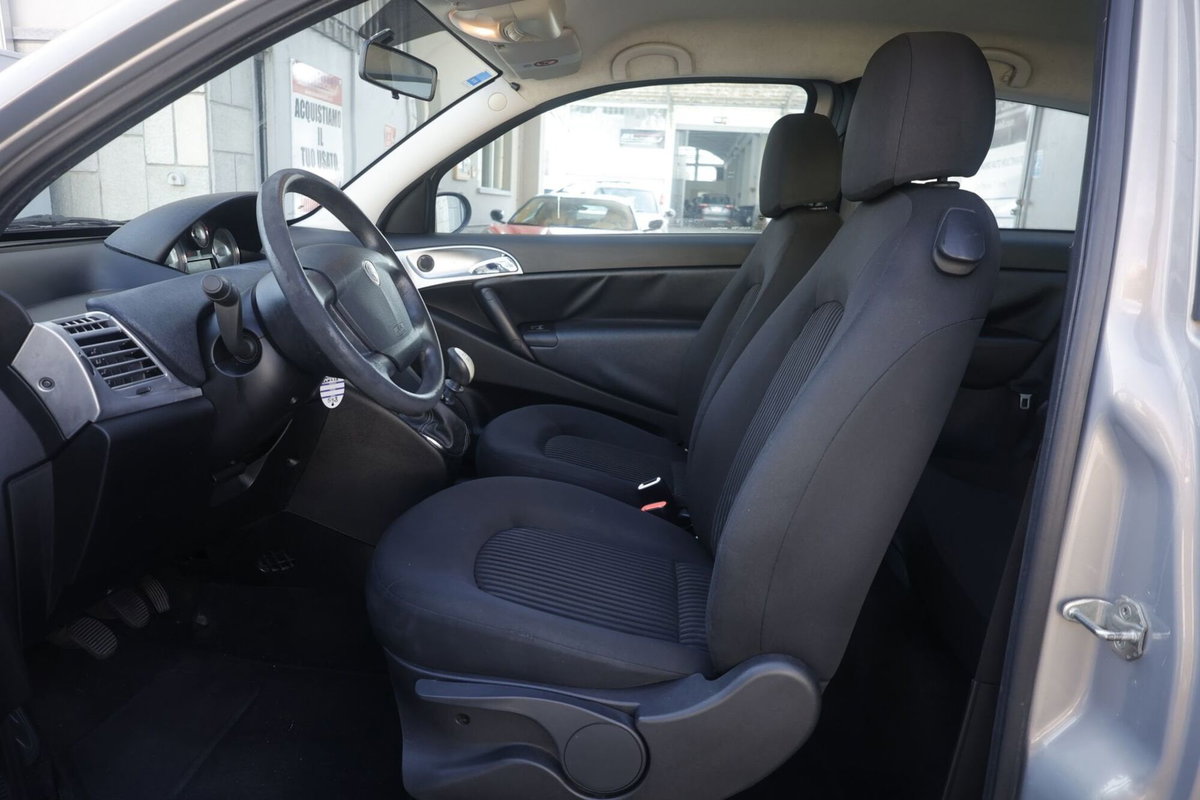 Lancia Ypsilon 1.2 Platino (17)