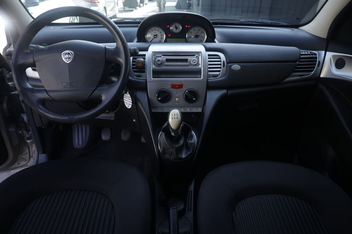Lancia Ypsilon 1.2 Platino (2)