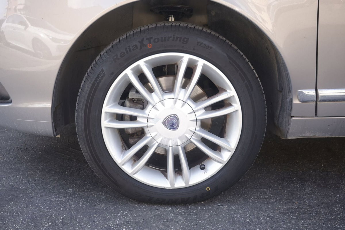 Lancia Ypsilon 1.2 Platino (5)