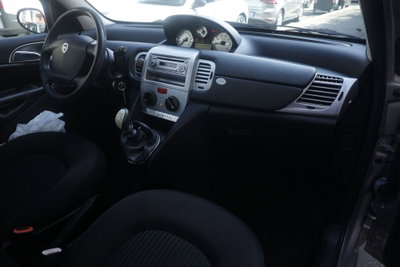 Lancia Ypsilon 1.2 Platino (8)