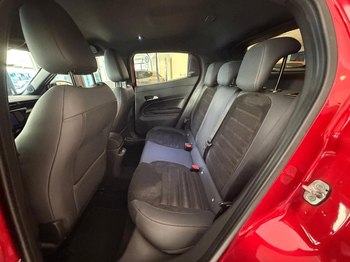 Alfa Romeo Junior 1.2 ibrida Q4 Intensa 145cv edct6 (16)
