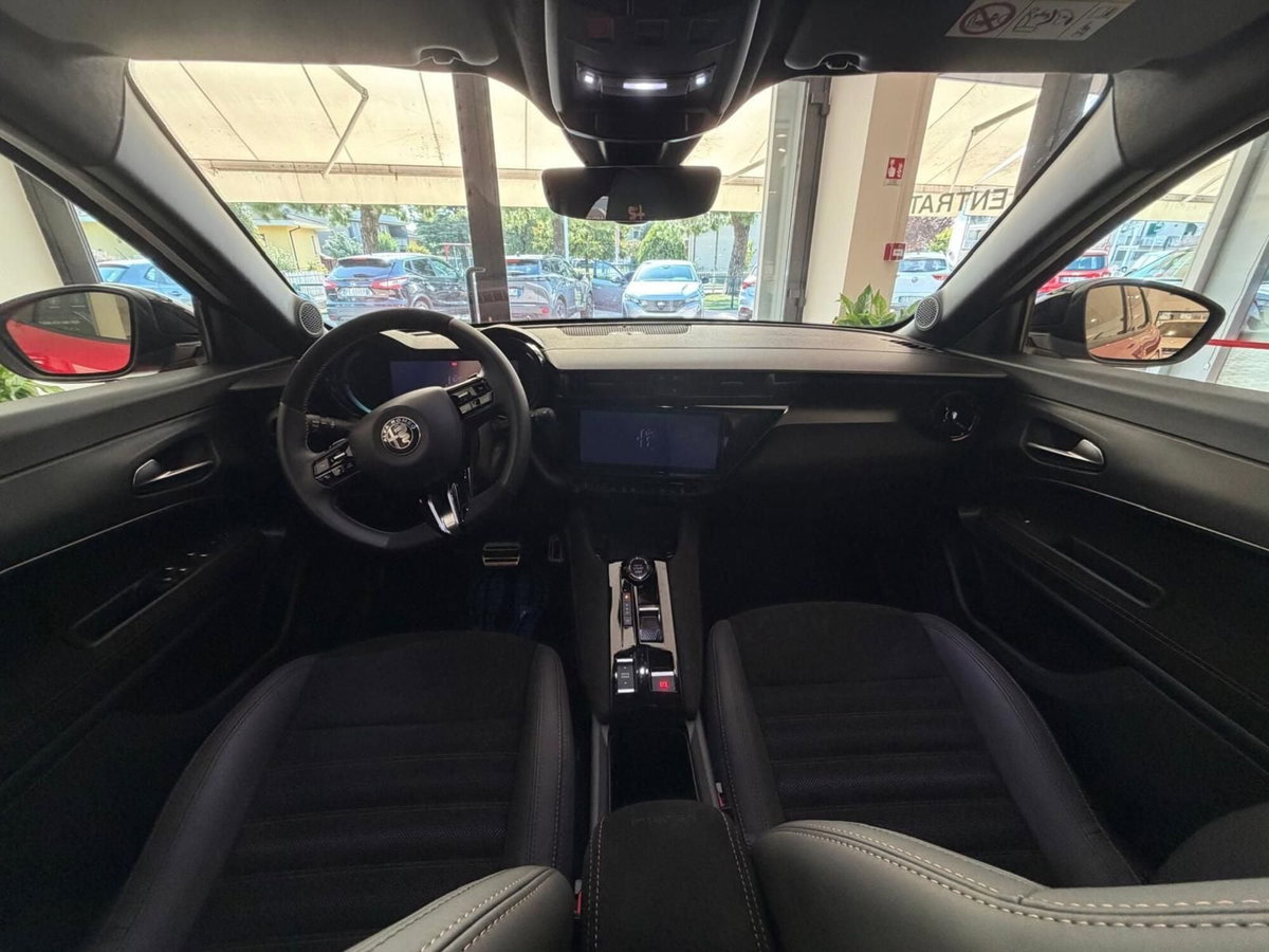 Alfa Romeo Junior 1.2 ibrida Q4 Intensa 145cv edct6 (9)
