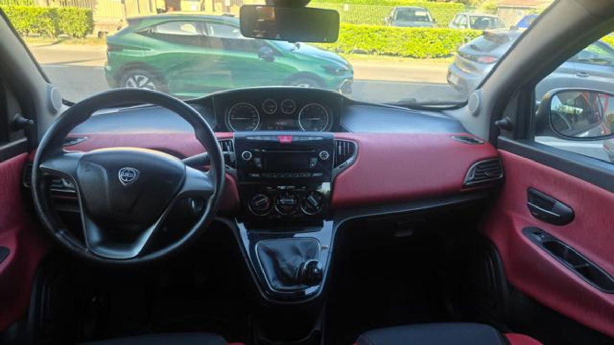 Lancia Ypsilon 1.2 69 CV 5 porte Silver (10)