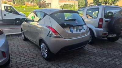 Lancia Ypsilon 1.2 69 CV 5 porte Silver (4)