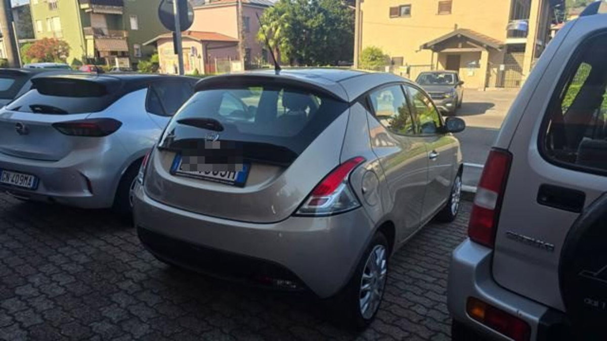Lancia Ypsilon 1.2 69 CV 5 porte Silver (6)